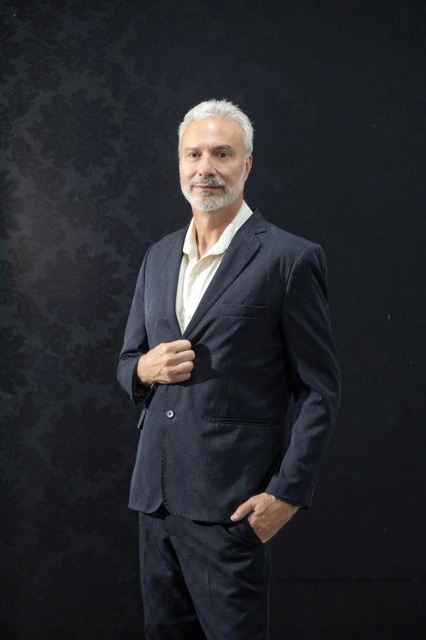Dr. Venício Branquinho Pereira, médico especialista em Saúde Integrativa e Estética Avançada